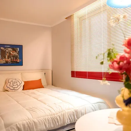 Coco Bloom Sinsa Apartment